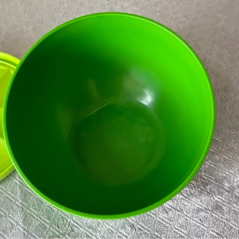Tupperware Bright Green Citrus Prep Bowl with Squeeze Lid